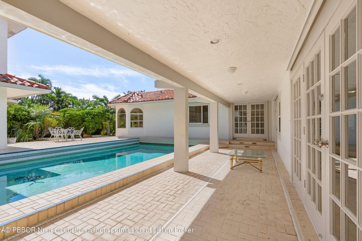 Exterior, Pool