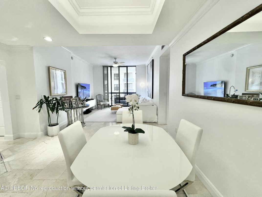 Dining room, Interior, Living room, Marble, Recessed Lighting