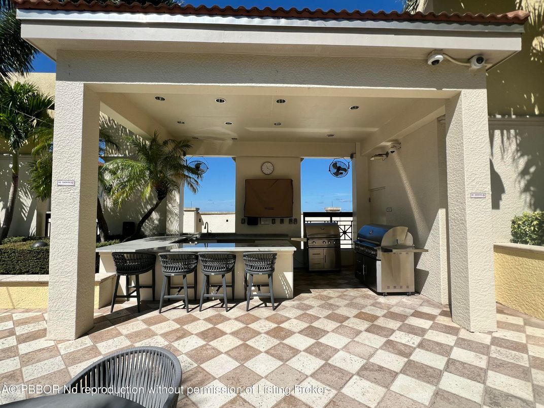 Exterior, Outdoor Kitchen