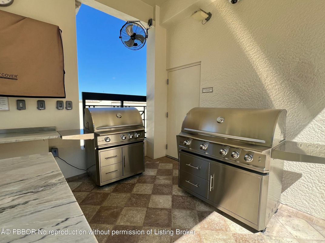 Exterior, Outdoor Kitchen