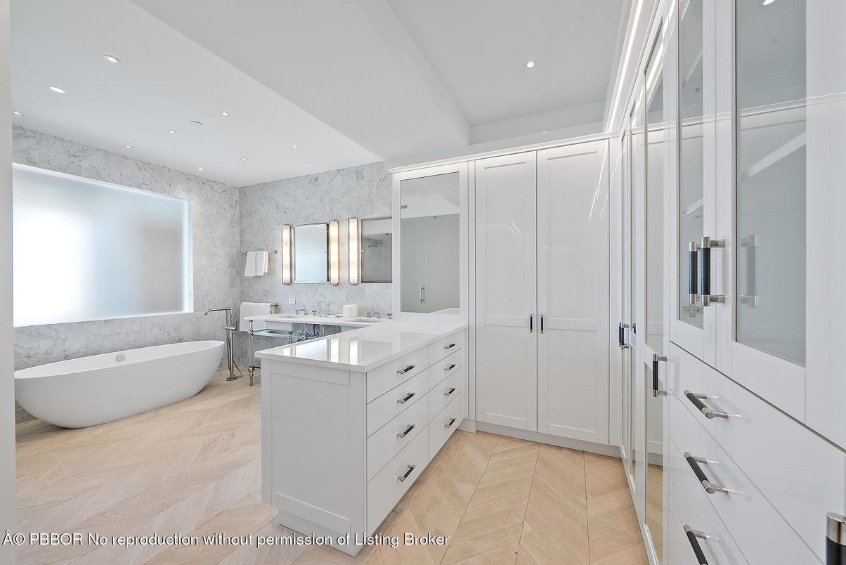 Bathroom, Dual Sink Vanities, Free Standing Baths, Interior, Recessed Lighting