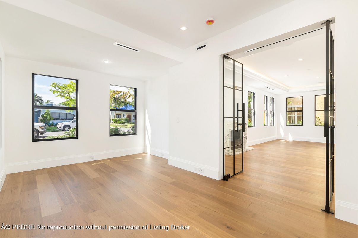 Empty room, Interior, Recessed Lighting, Wood Texture Flooring