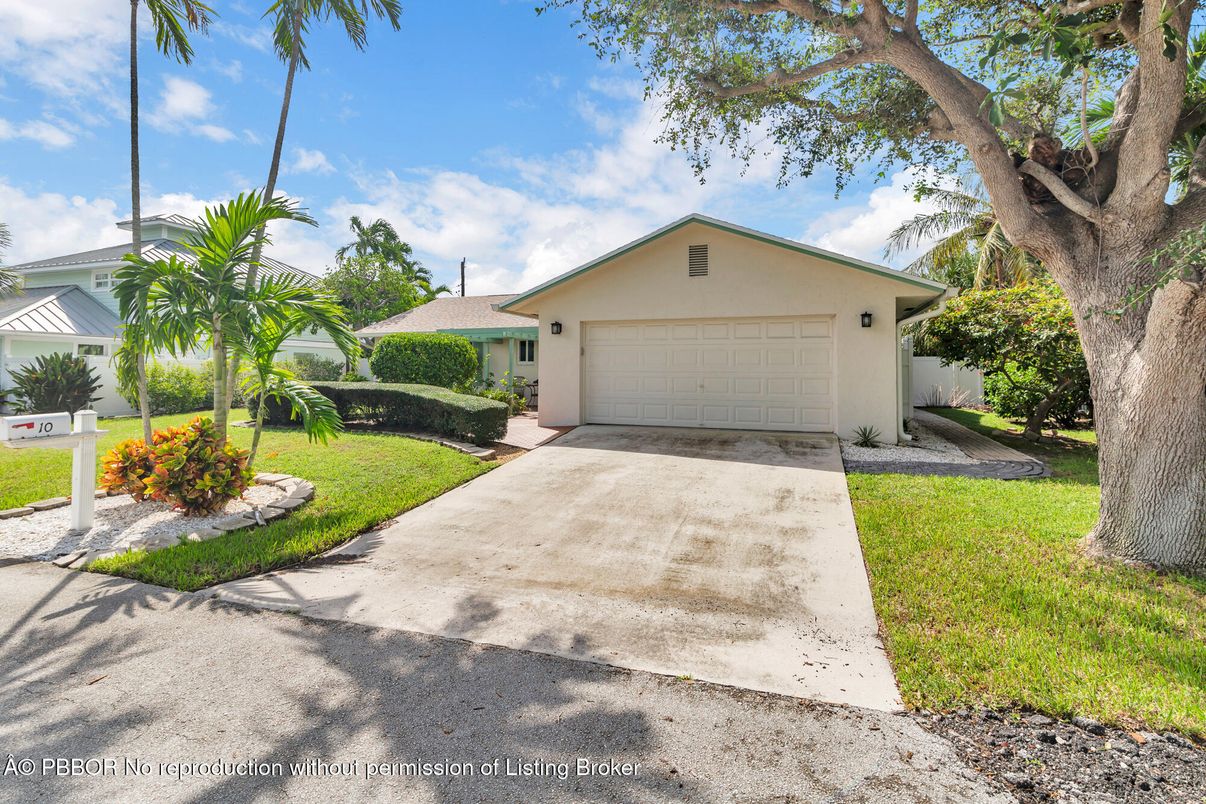 Detached Garage, Exterior