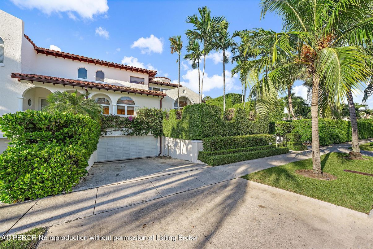 Attached, Exterior, Facade, Spanish Mediterranean