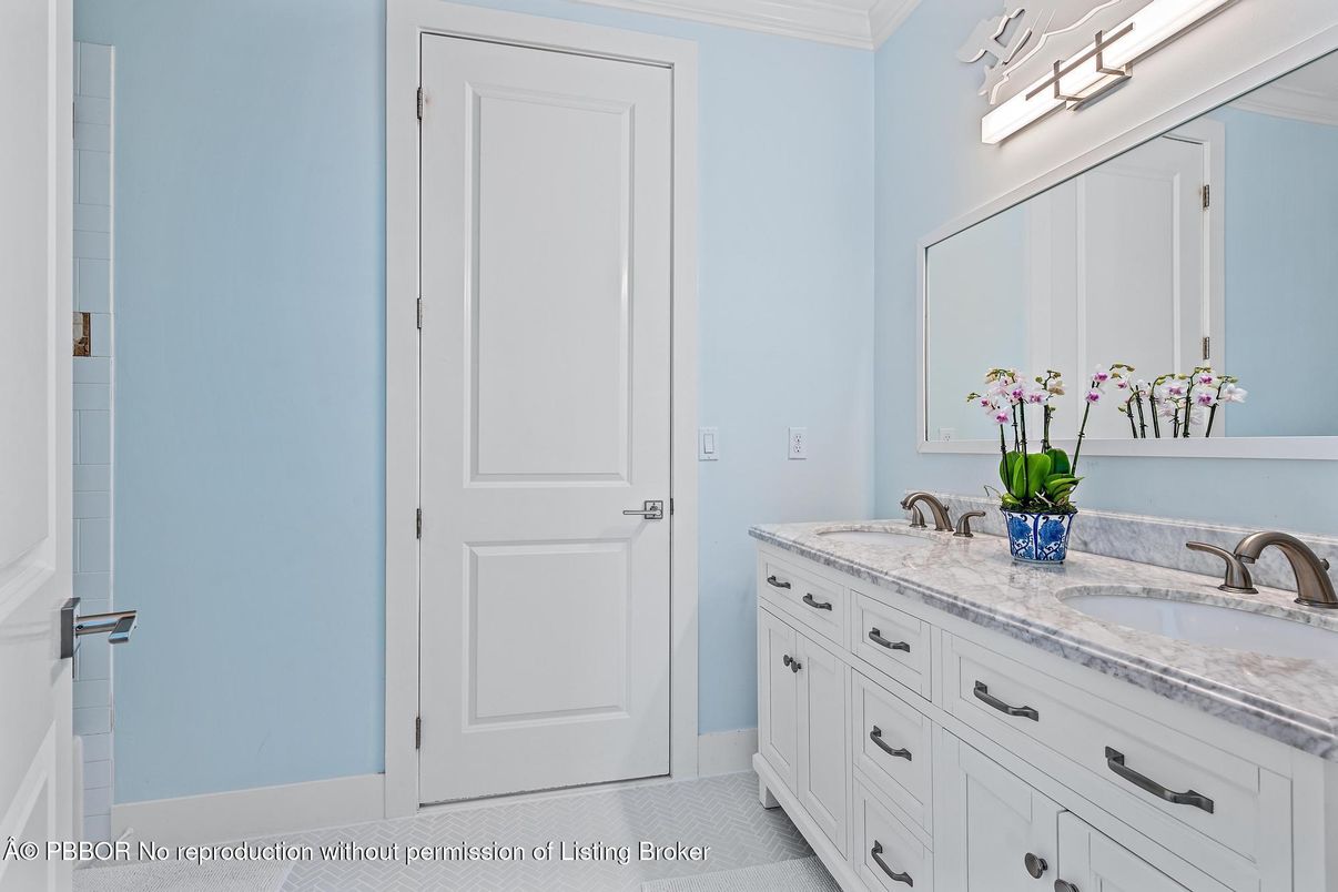 Bathroom, Dual Sink Vanities, Interior