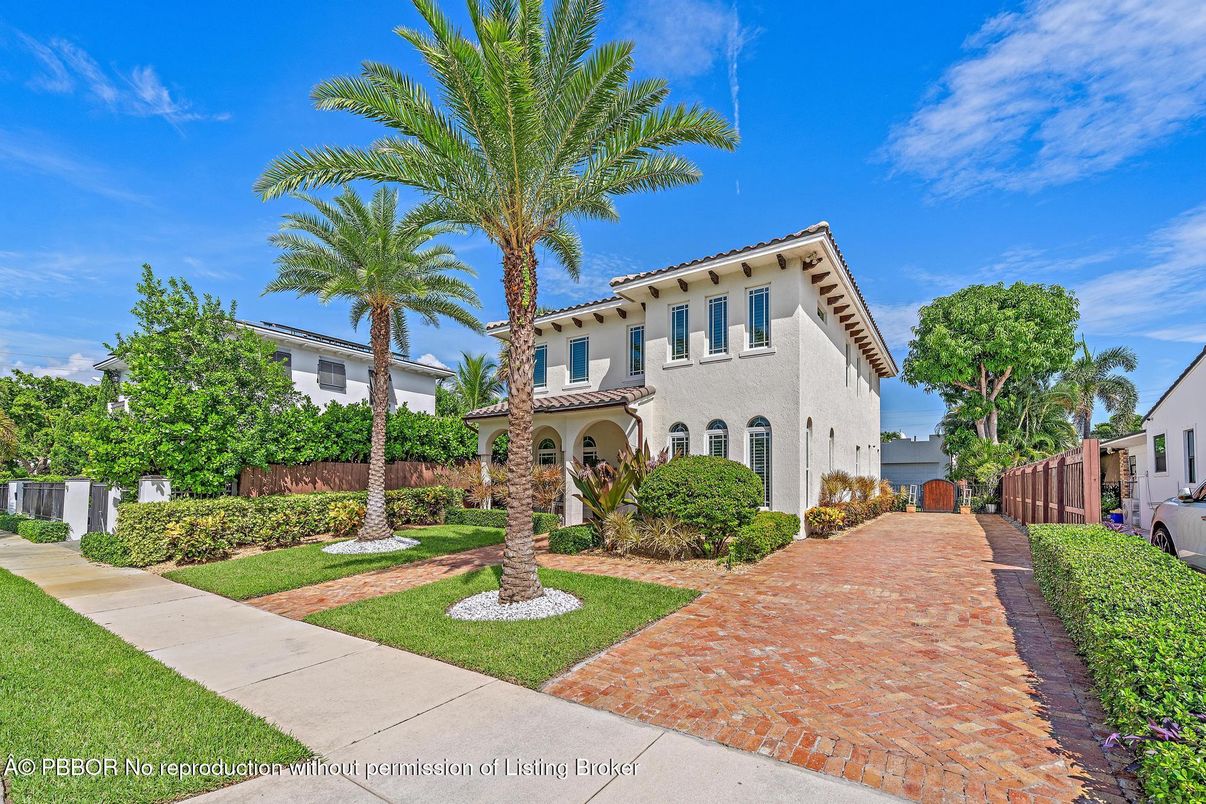 Backyard, Exterior, Facade, Mediterranean