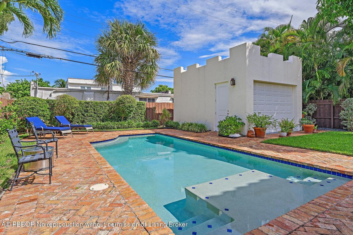 Exterior, Pool