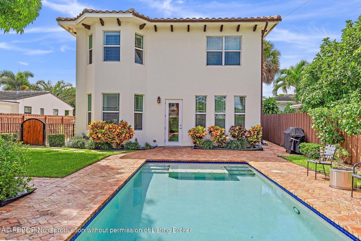 Exterior, Pool
