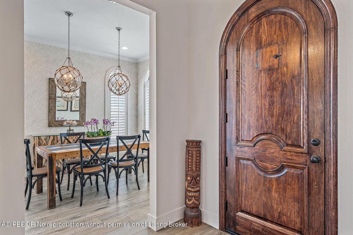 Chandelier, Dining room, Interior, Recessed Lighting, Wood Texture Flooring