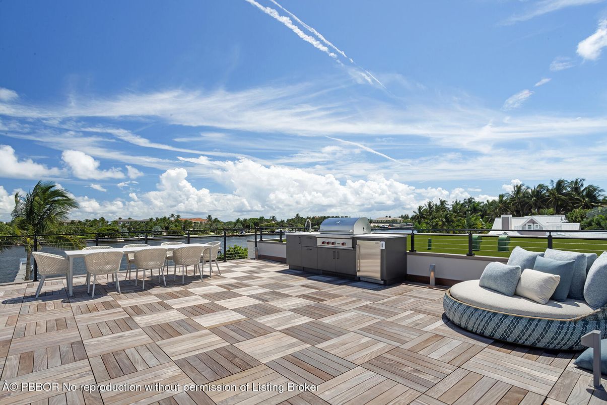 Exterior, Outdoor Kitchen