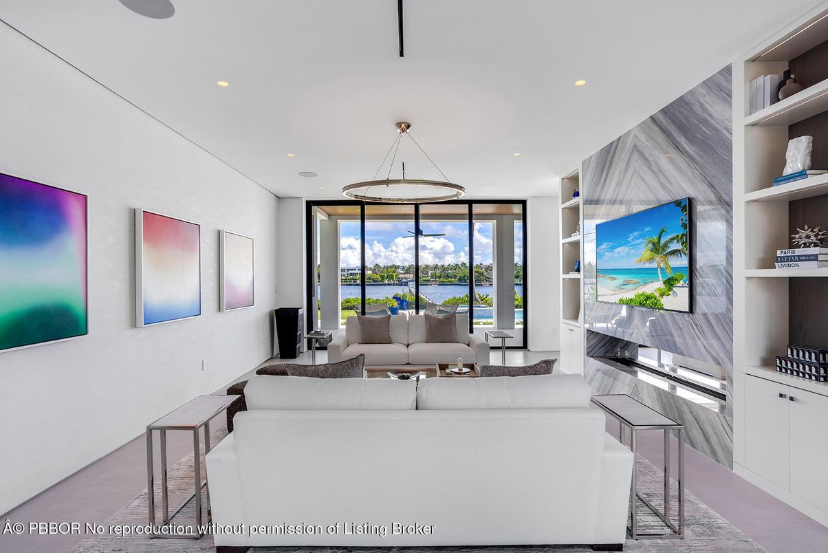 Interior, Living room, Marble Walls, Pendant Lights, Recessed Lighting, Water