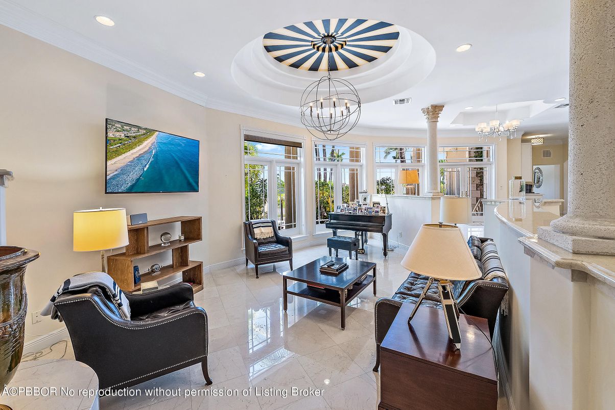 Chandelier, Interior, Living room, Pendant Lights, Piano, Recessed Lighting