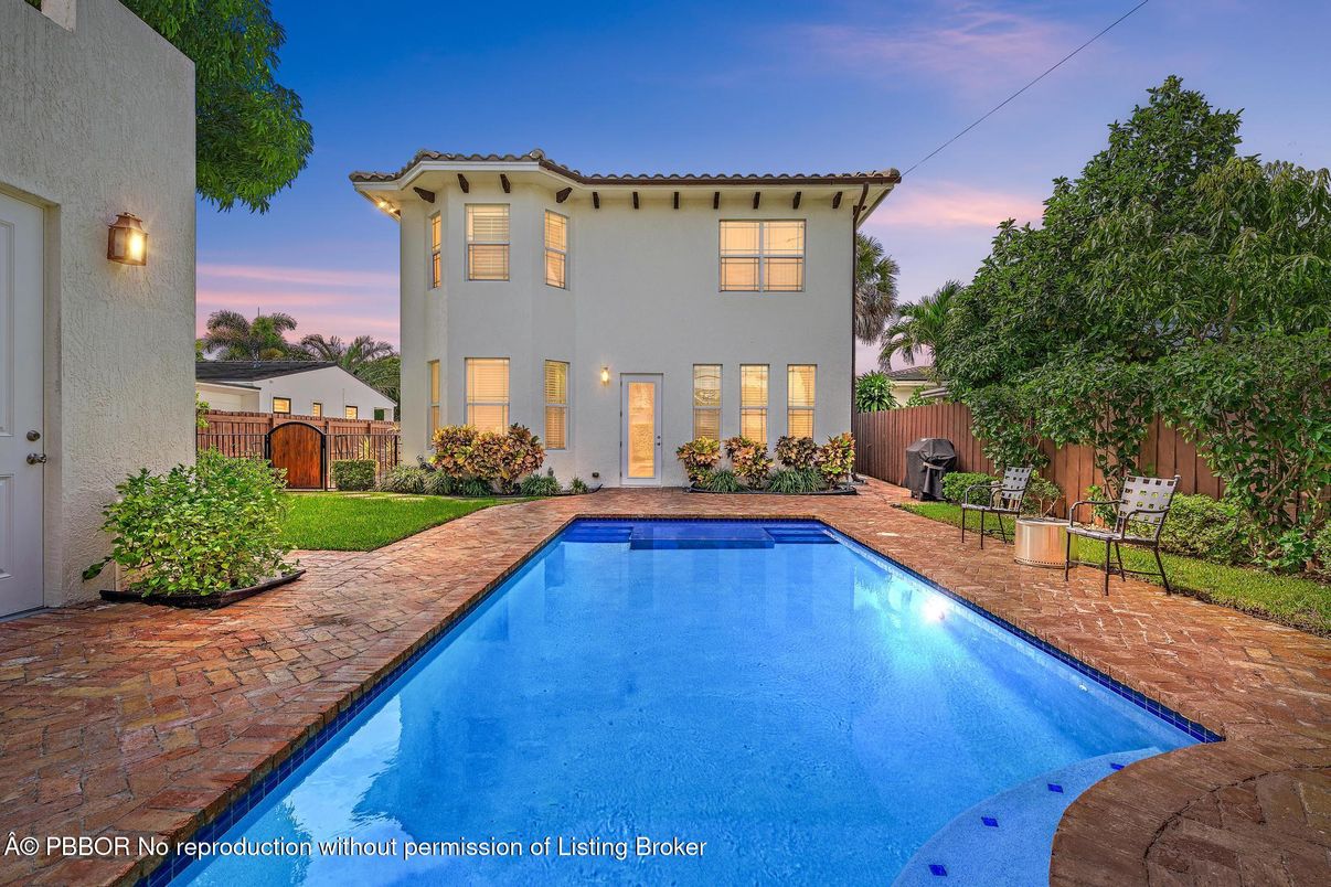 Exterior, Pool