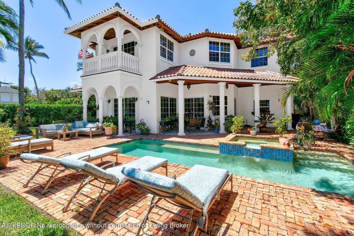 Exterior, Pool