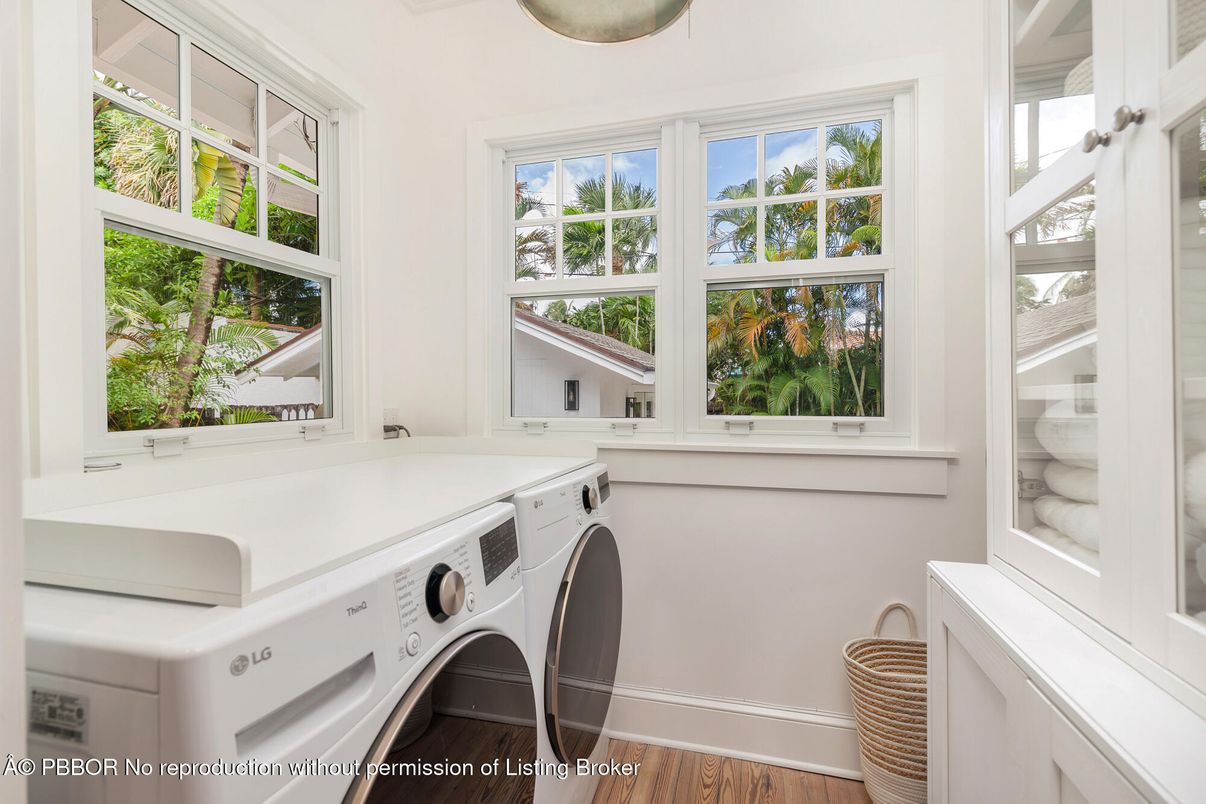 Interior, Washer, Wood Texture Flooring