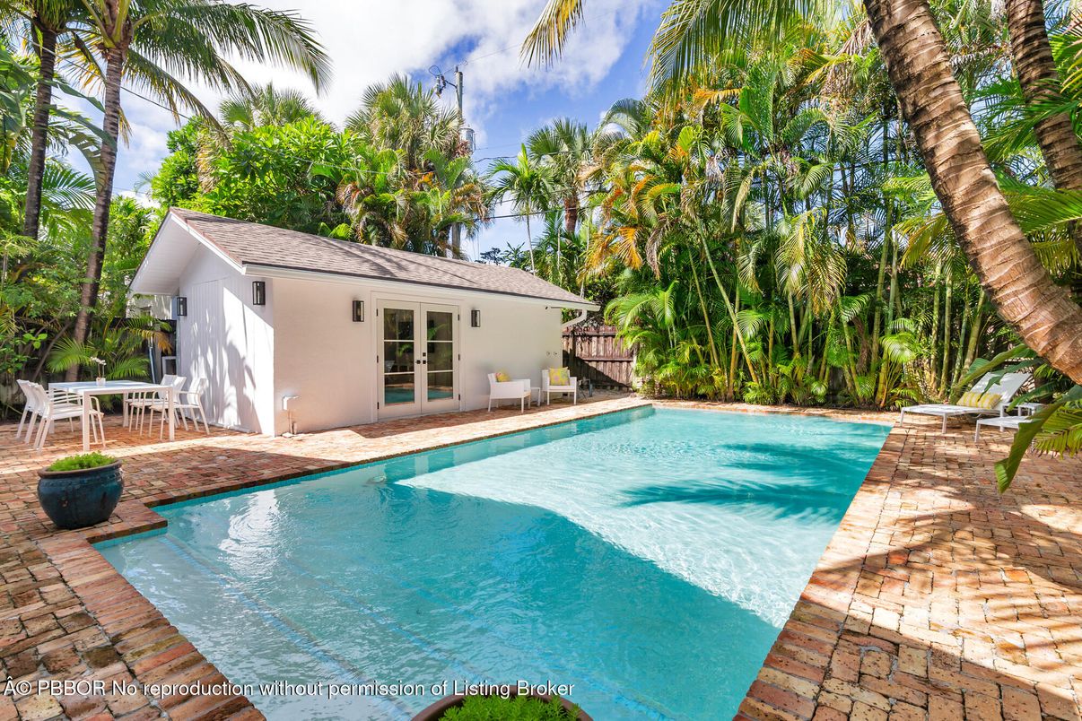 Exterior, Pool