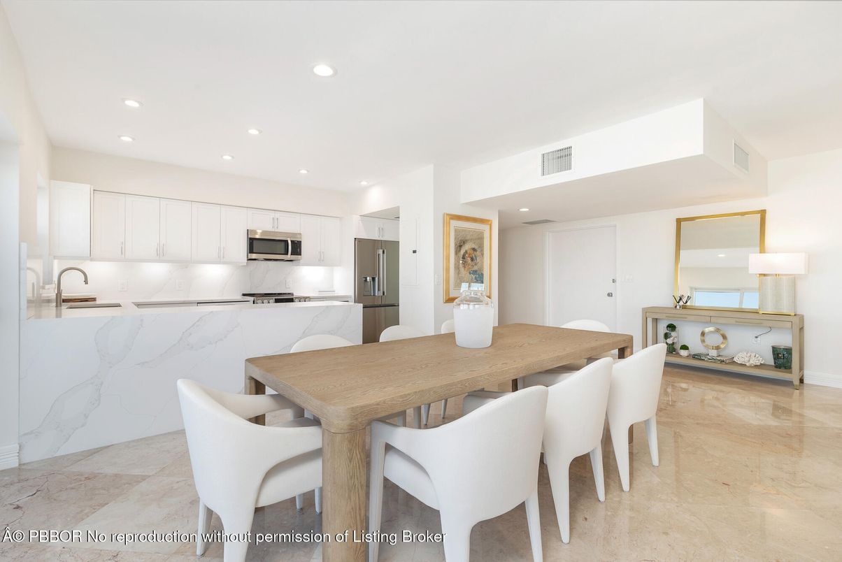 Dining room, Interior, Kitchen, Recessed Lighting, Stainless Steel Appliances