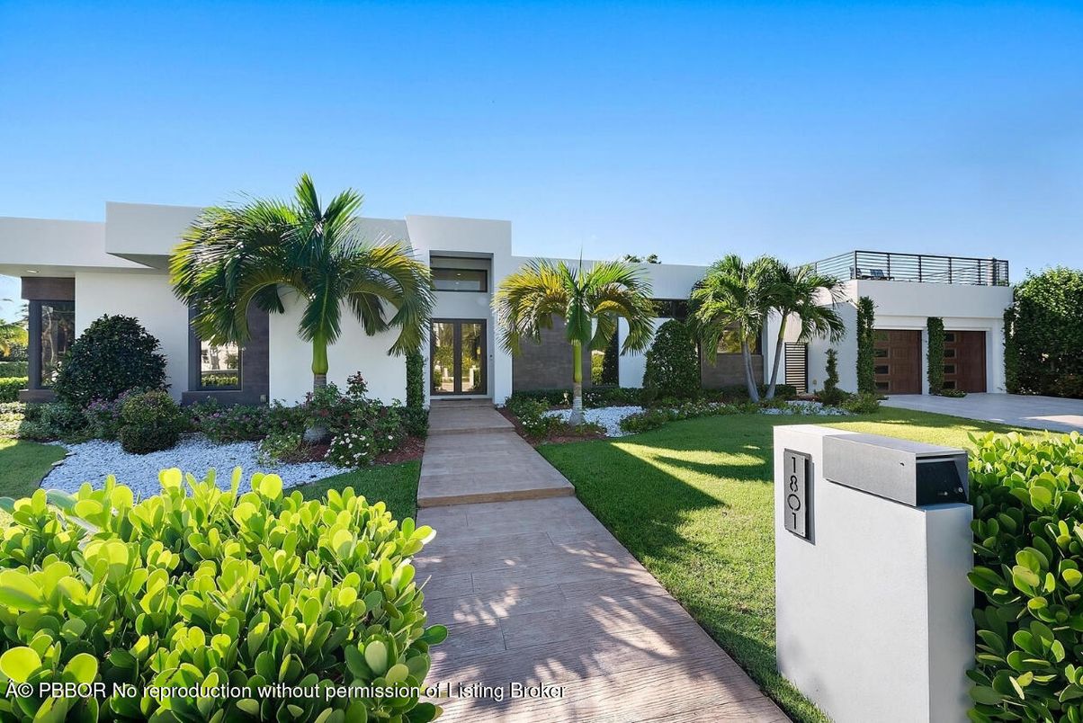 Backyard, Exterior, Facade, Modern