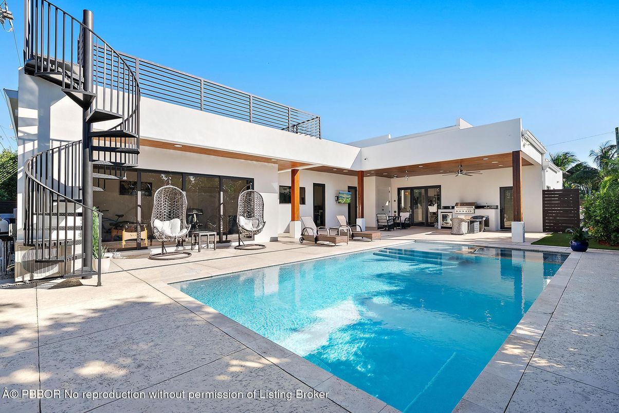 Exterior, Pool