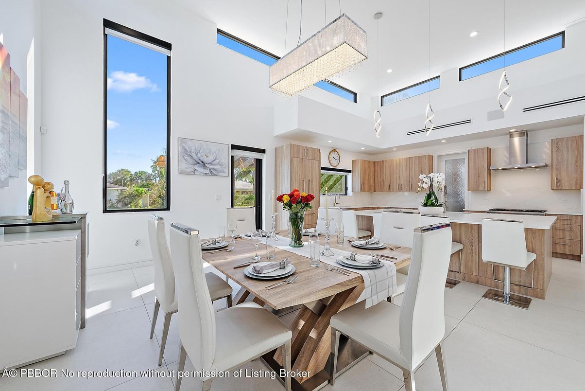 Dining room, Interior, Kitchen, Pendant Lights, Recessed Lighting, Stainless Steel Appliances