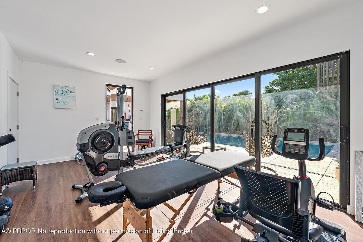 Fitness Equipment, Interior, Recessed Lighting, Wood Texture Flooring