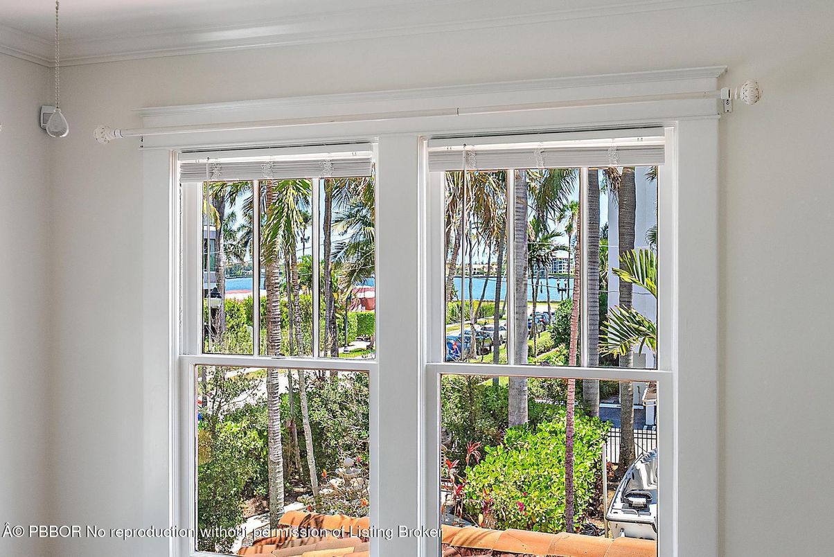 Interior, Sun Room, Water
