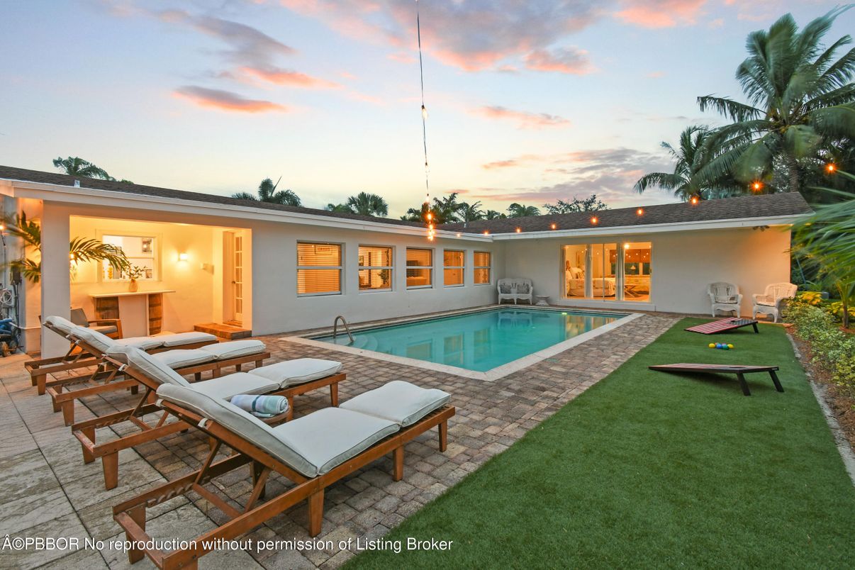 Exterior, Pool