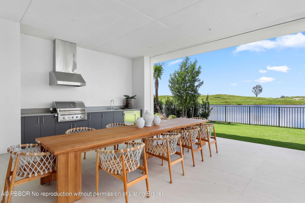 Exterior, Outdoor Kitchen, Water