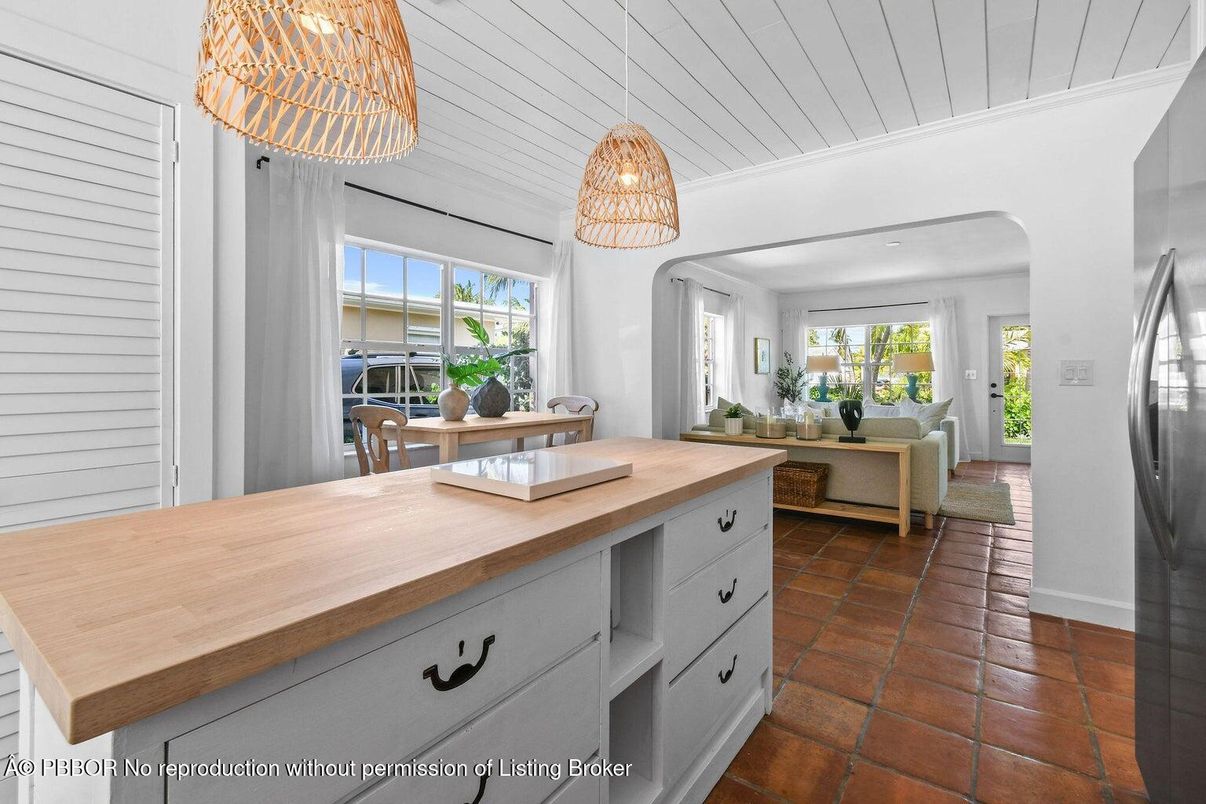 Dining room, Interior, Living room, Pendant Lights