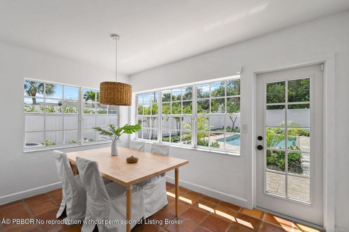 Dining room, Interior, Pendant Lights, Water