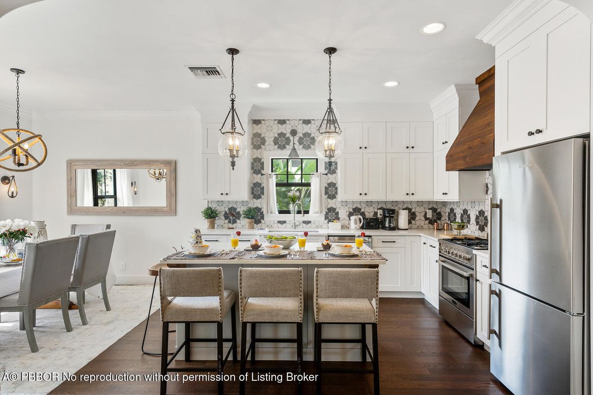 Dining room, Interior, Kitchen, Pendant Lights, Recessed Lighting, Stainless Steel Appliances, Wood Texture Flooring