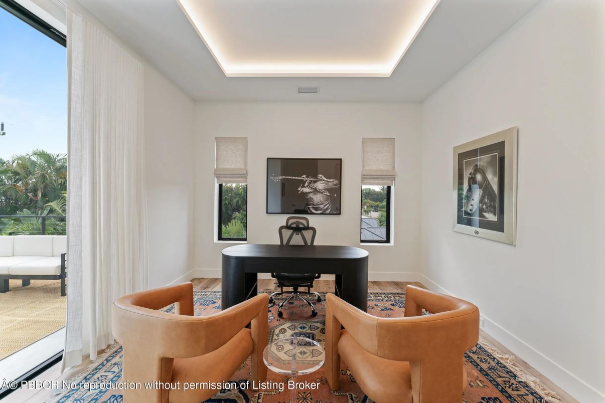 Home Office, Interior