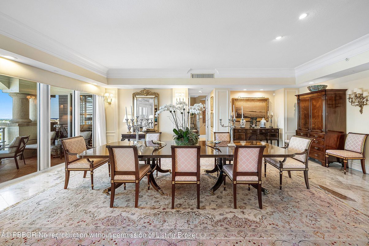 Dining room, Interior, Recessed Lighting