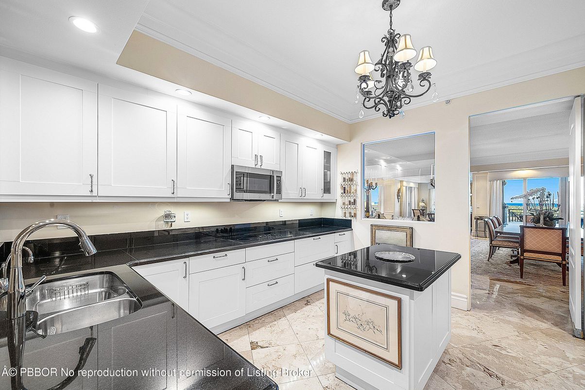 Chandelier, Dining room, Interior, Kitchen, Recessed Lighting