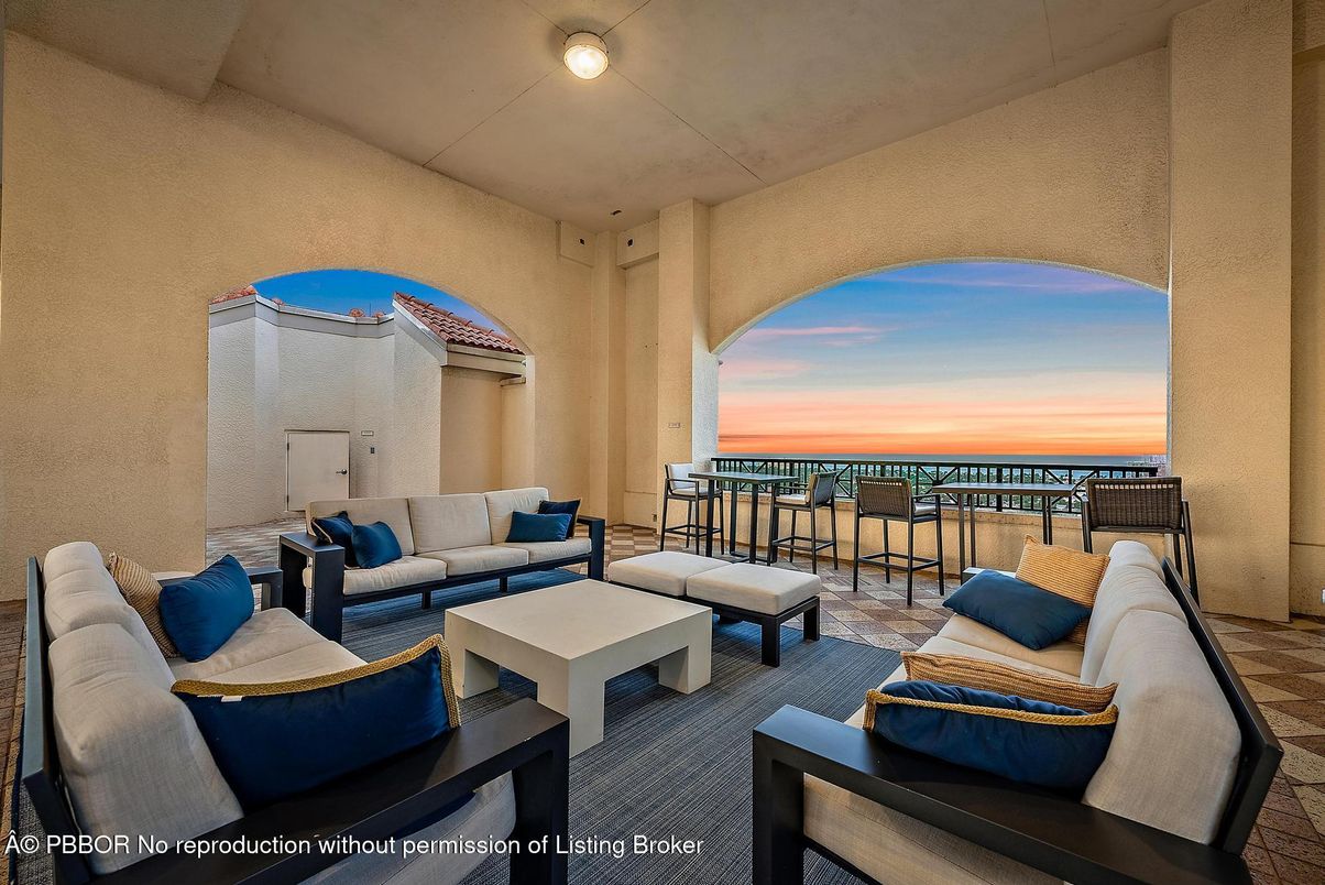 Interior, Living room, Water