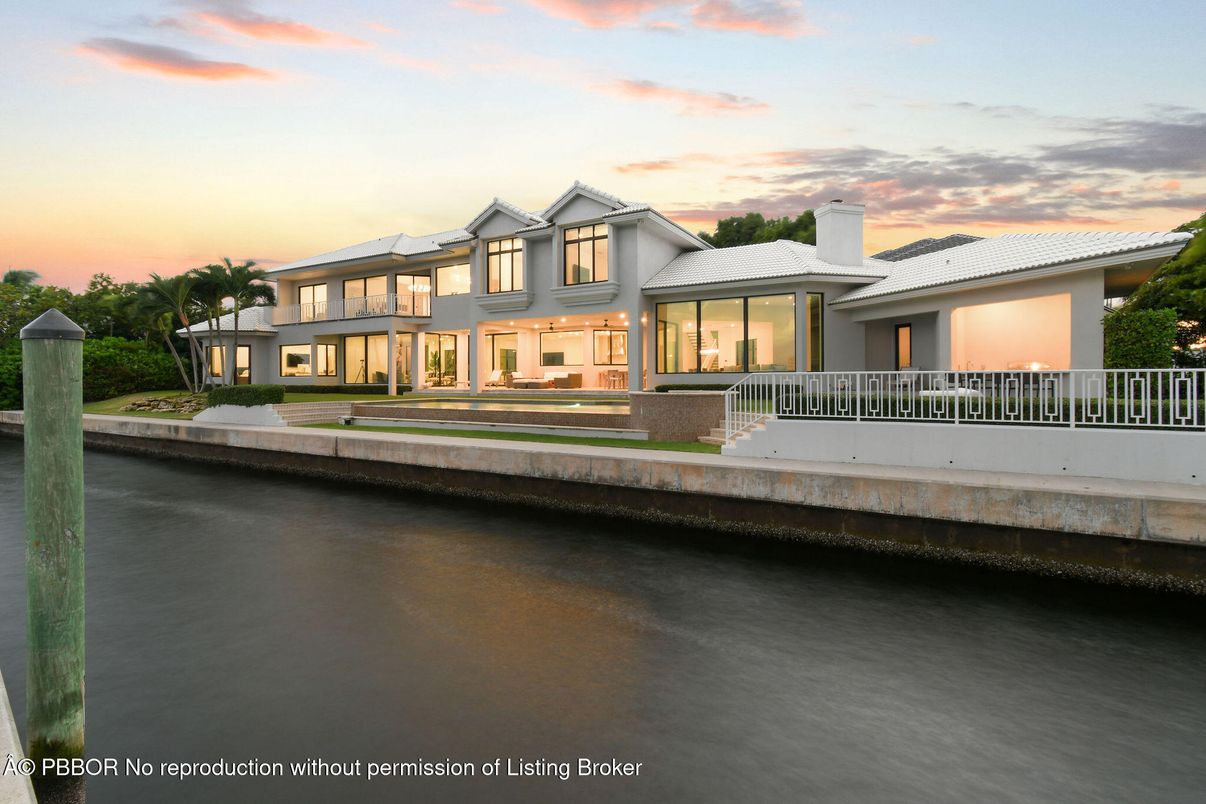 Exterior, Facade, Mediterranean