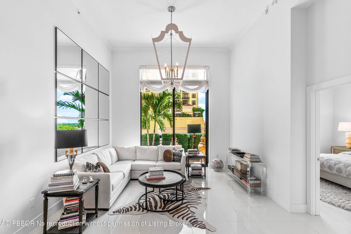 Chandelier, Interior, Living room