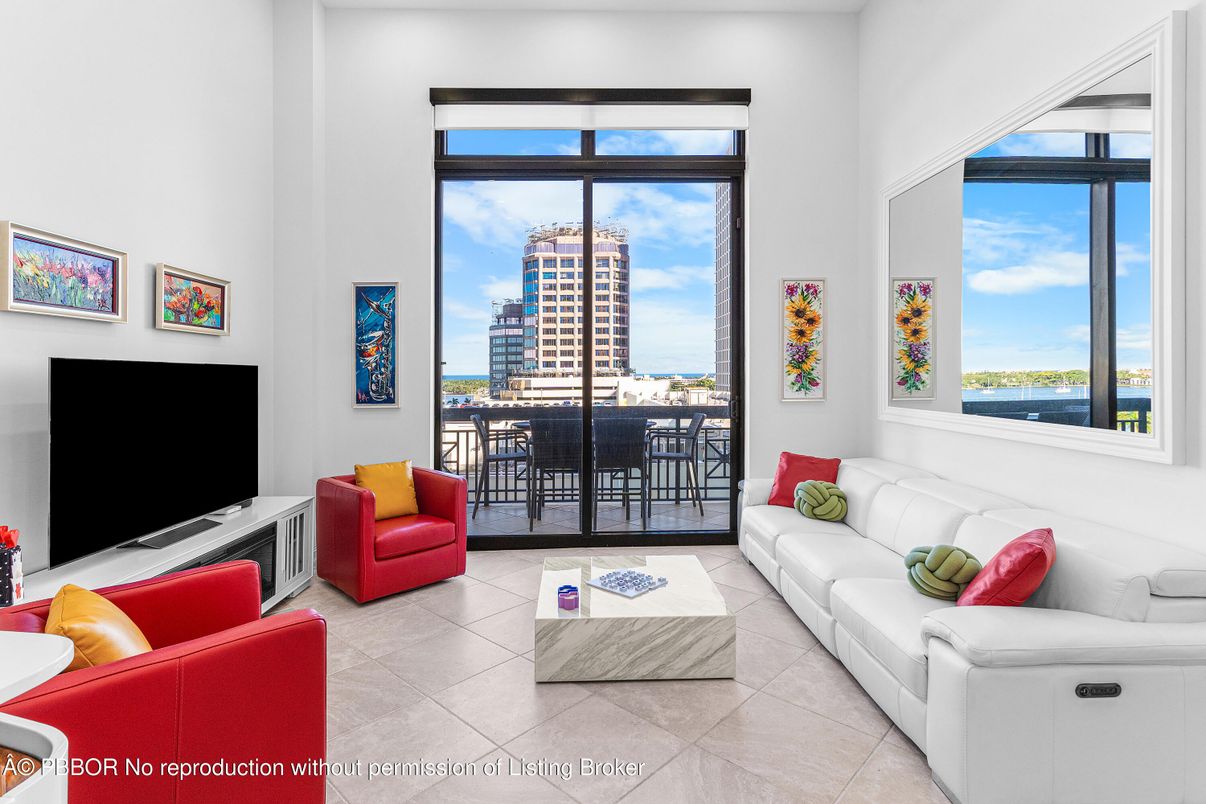 Interior, Living room, Water