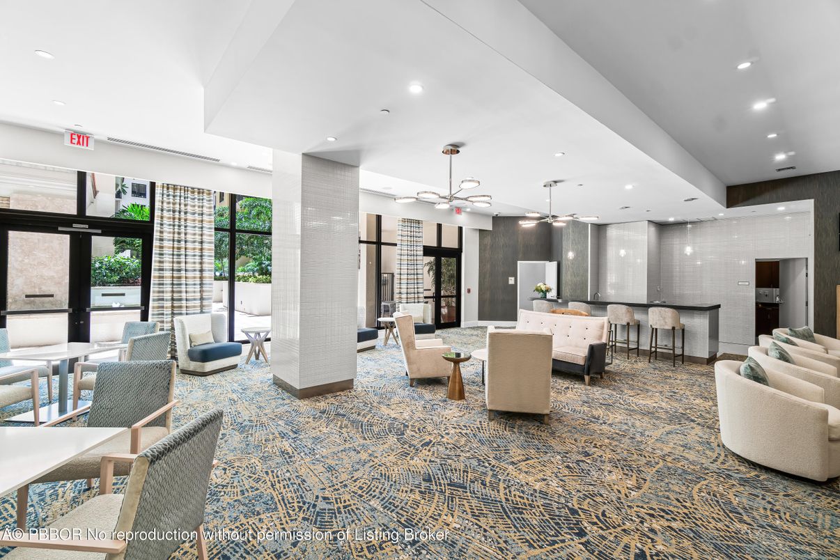 Dining room, Interior, Living room, Pendant Lights, Recessed Lighting