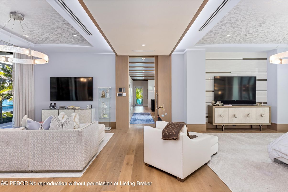 Interior, Living room, Pendant Lights, Recessed Lighting, Wood Texture Flooring