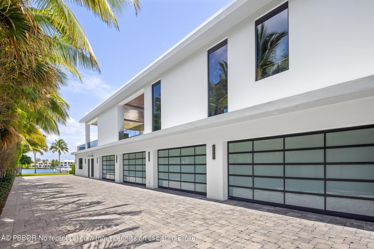 Attached, Exterior, Facade, Modern