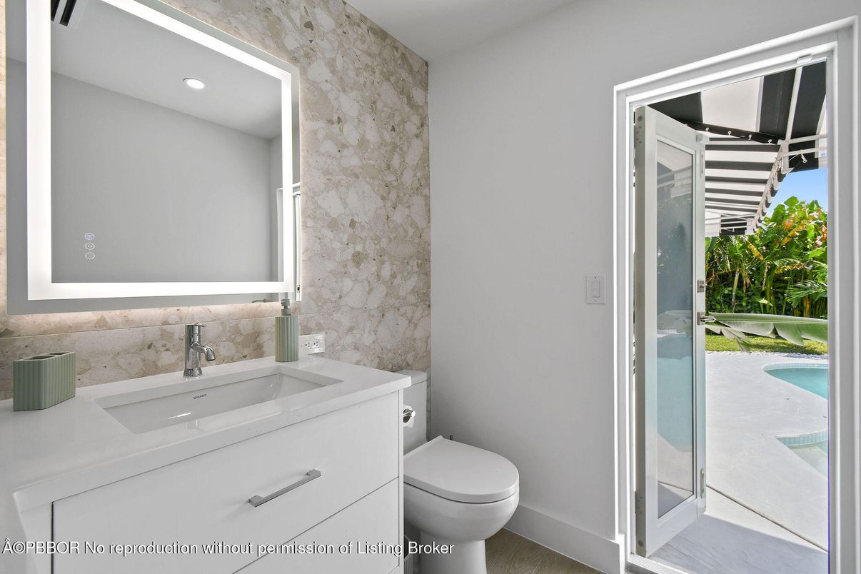 Bathroom, Interior, Recessed Lighting