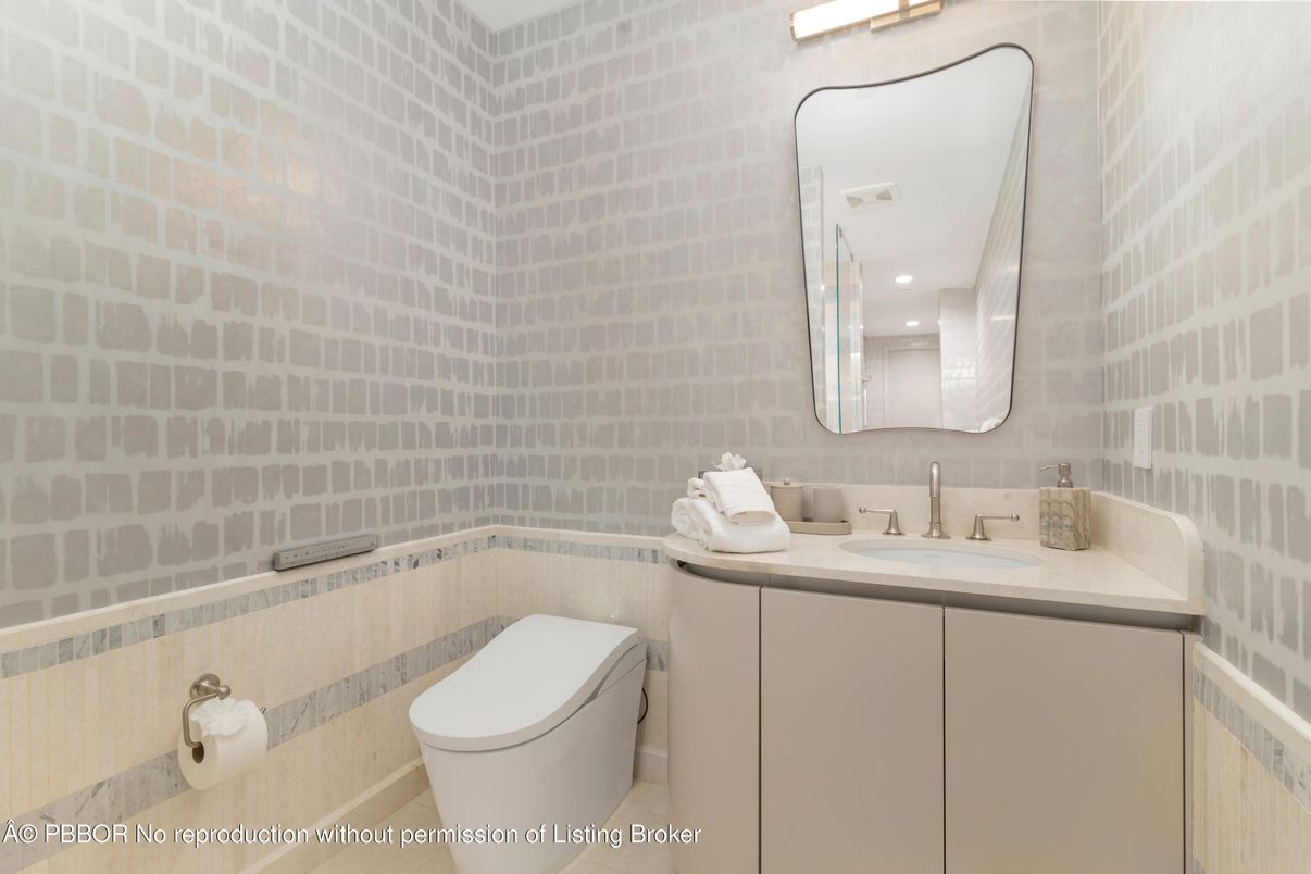 Bathroom, Interior, Recessed Lighting