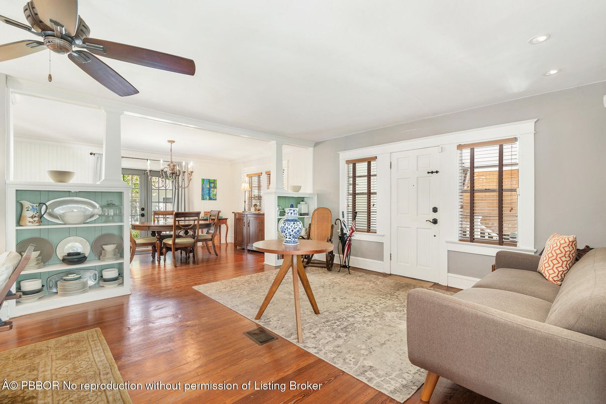 Chandelier, Dining room, Interior, Recessed Lighting, Wood Texture Flooring