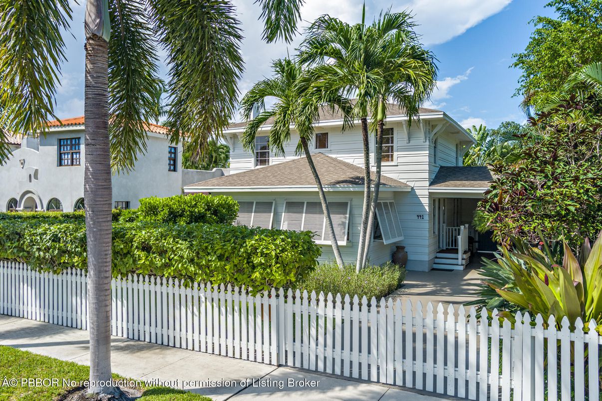 Exterior, Facade, American Foursquare