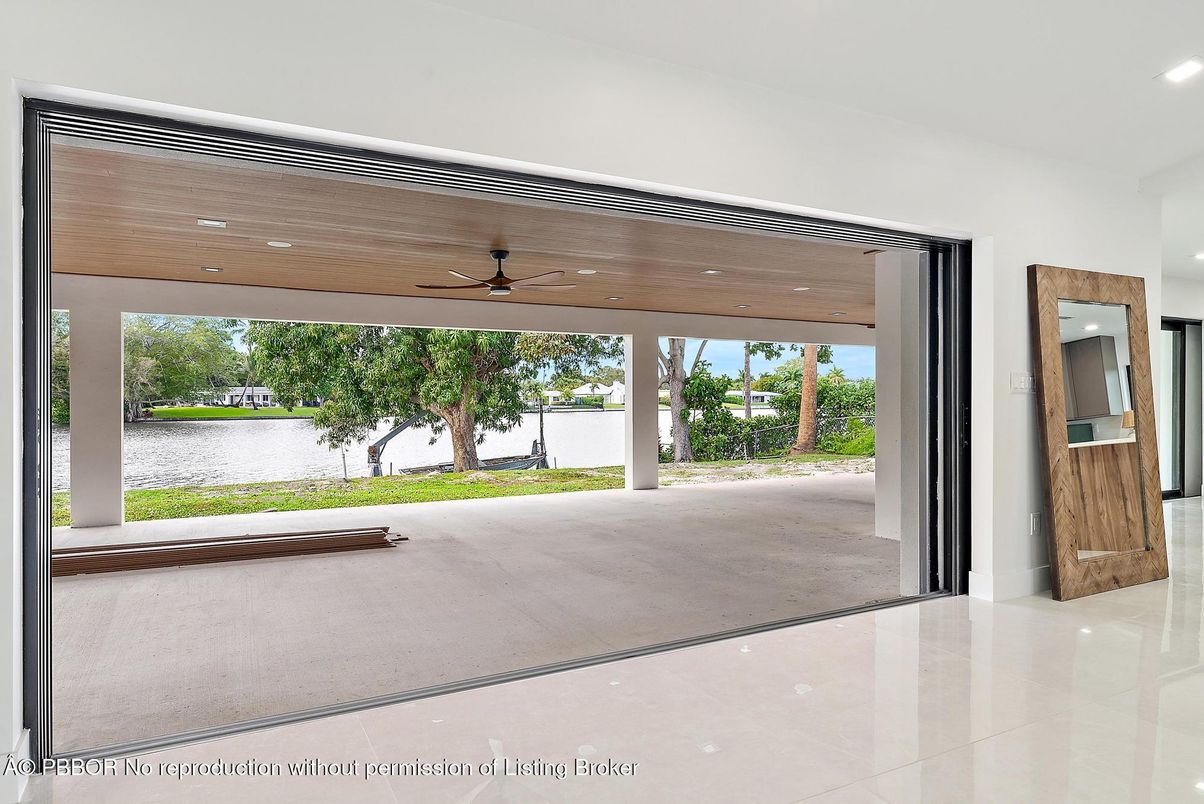 Exterior, Interior, Recessed Lighting, Water