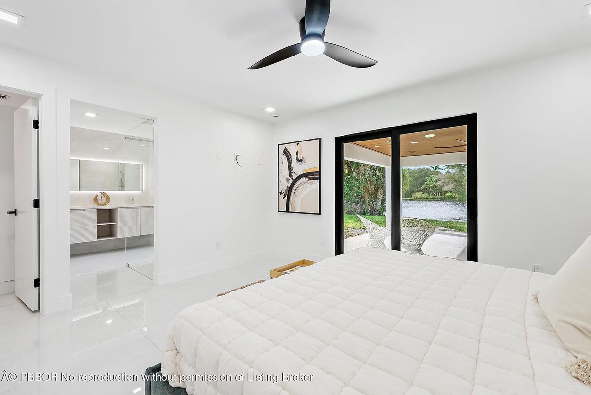 Bedroom, Interior, Recessed Lighting, Water