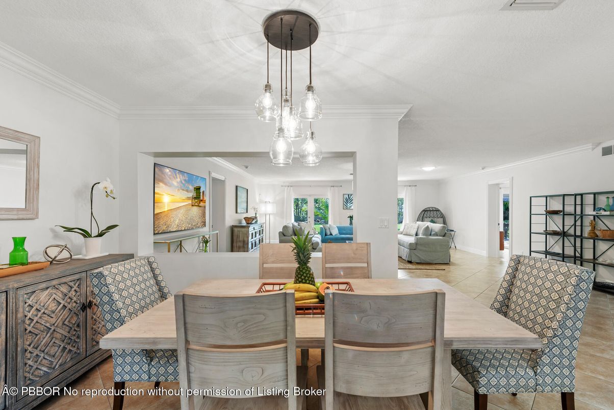 Dining room, Interior, Living room, Pendant Lights, Recessed Lighting
