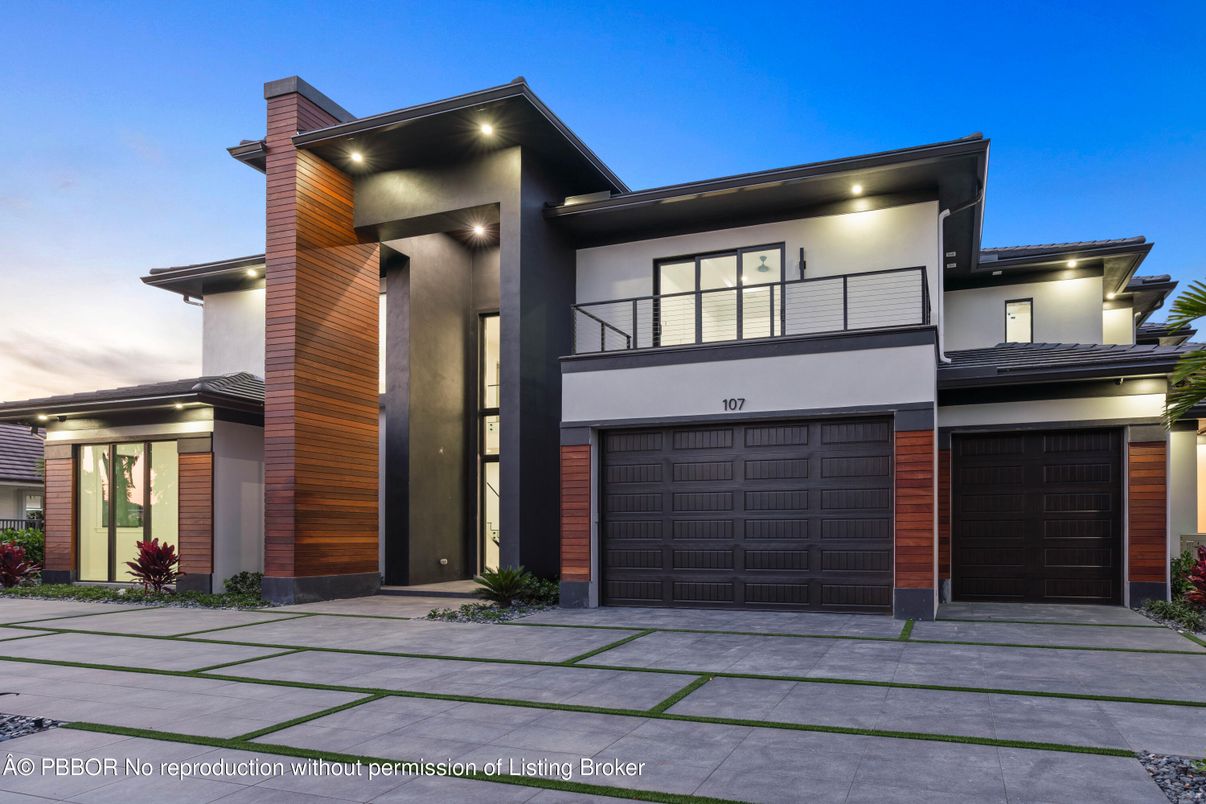 Attached, Exterior, Facade, Modern