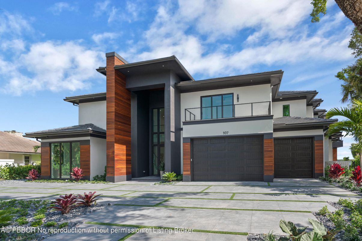 Attached, Exterior, Facade, Modern